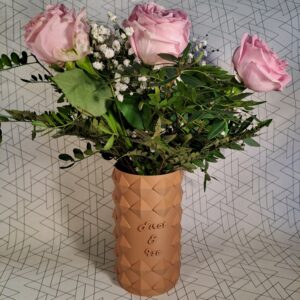 Personalisierte moderne Vase mit Diamantschliff und eingravierter Schrift